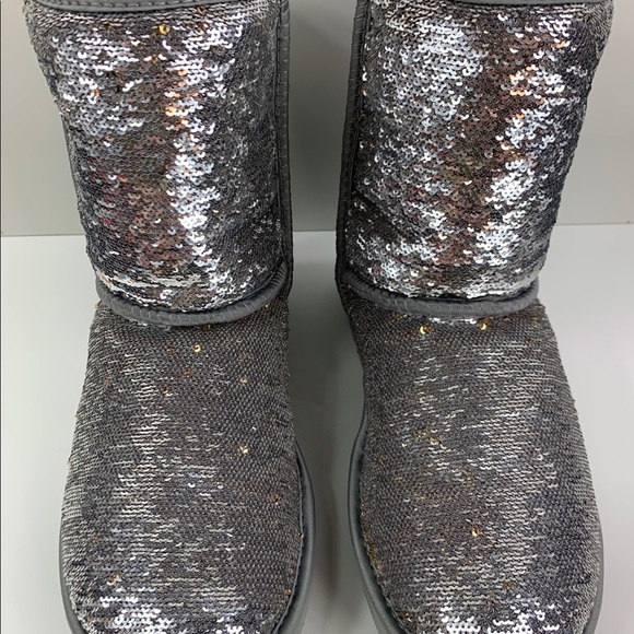 UGG CLASSIC SHORT COSMOS SEQUIN BOOT 6 - Picture 5 of 16